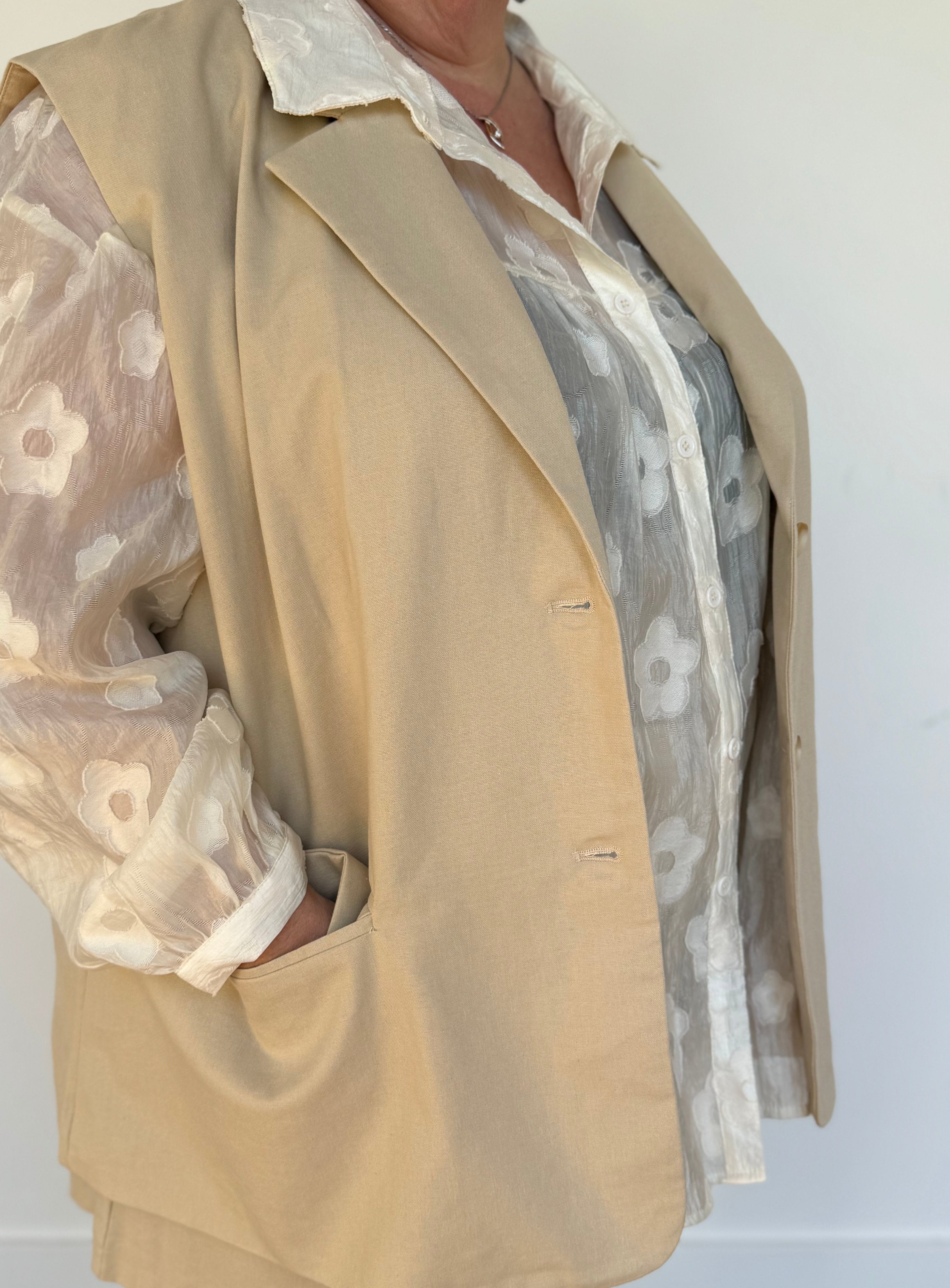 Plus Size Oversized Sleeveless Blazer