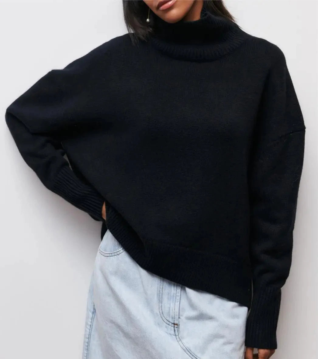 Loose-fitting turtleneck pullover