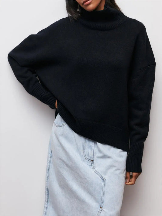 Loose-fitting turtleneck pullover