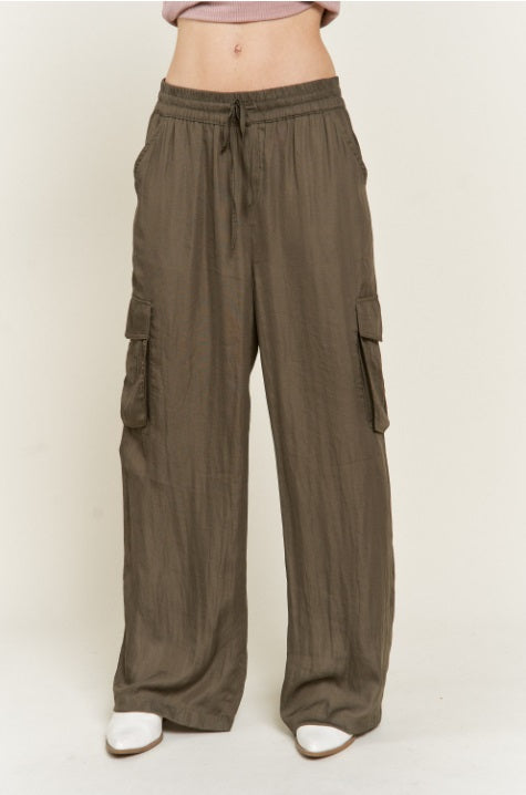 Satin Cargo Pants – Quinn Essentials